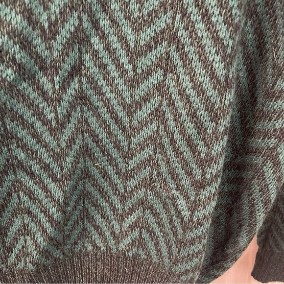 Vintage Impact Green and Black V-Neck Sweater - Picture 4 of 8